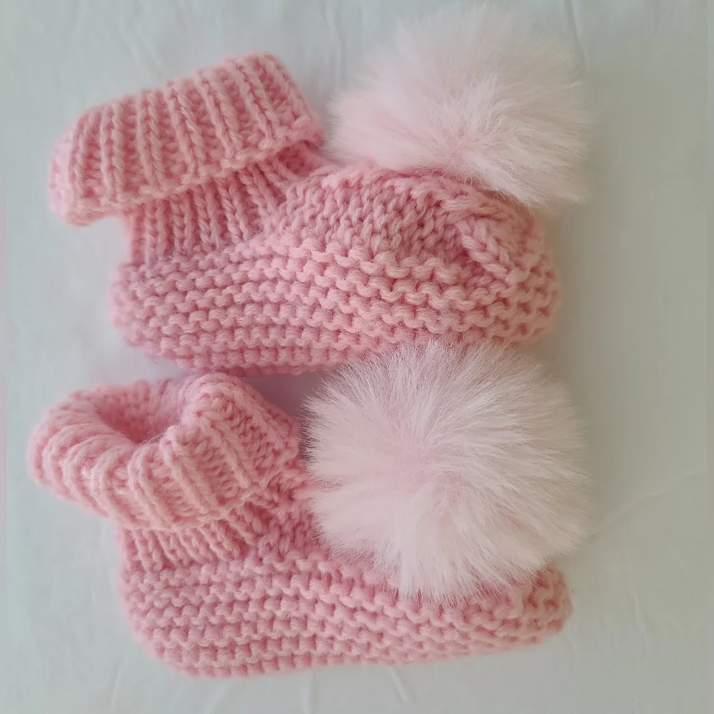 Nicole Miller Baby Knitted Hat and shoes with Pom Poms Size 0-6 Months